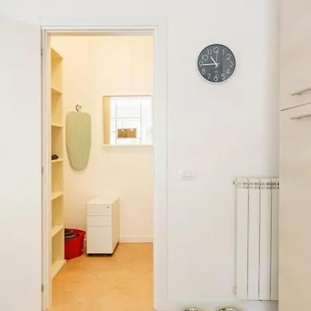 Brand New Large Studio With Parking - Opera Studio Apartment
