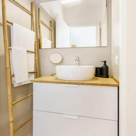 Brand New Large Studio With Parking - Opera Studio *