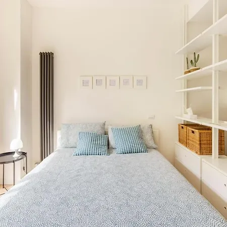 Brand New Large Studio With Parking - Opera Studio Apartment *